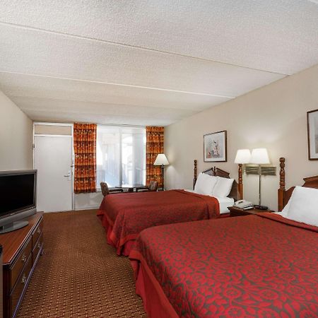 Days Inn By Wyndham Hurricane Mills Εξωτερικό φωτογραφία