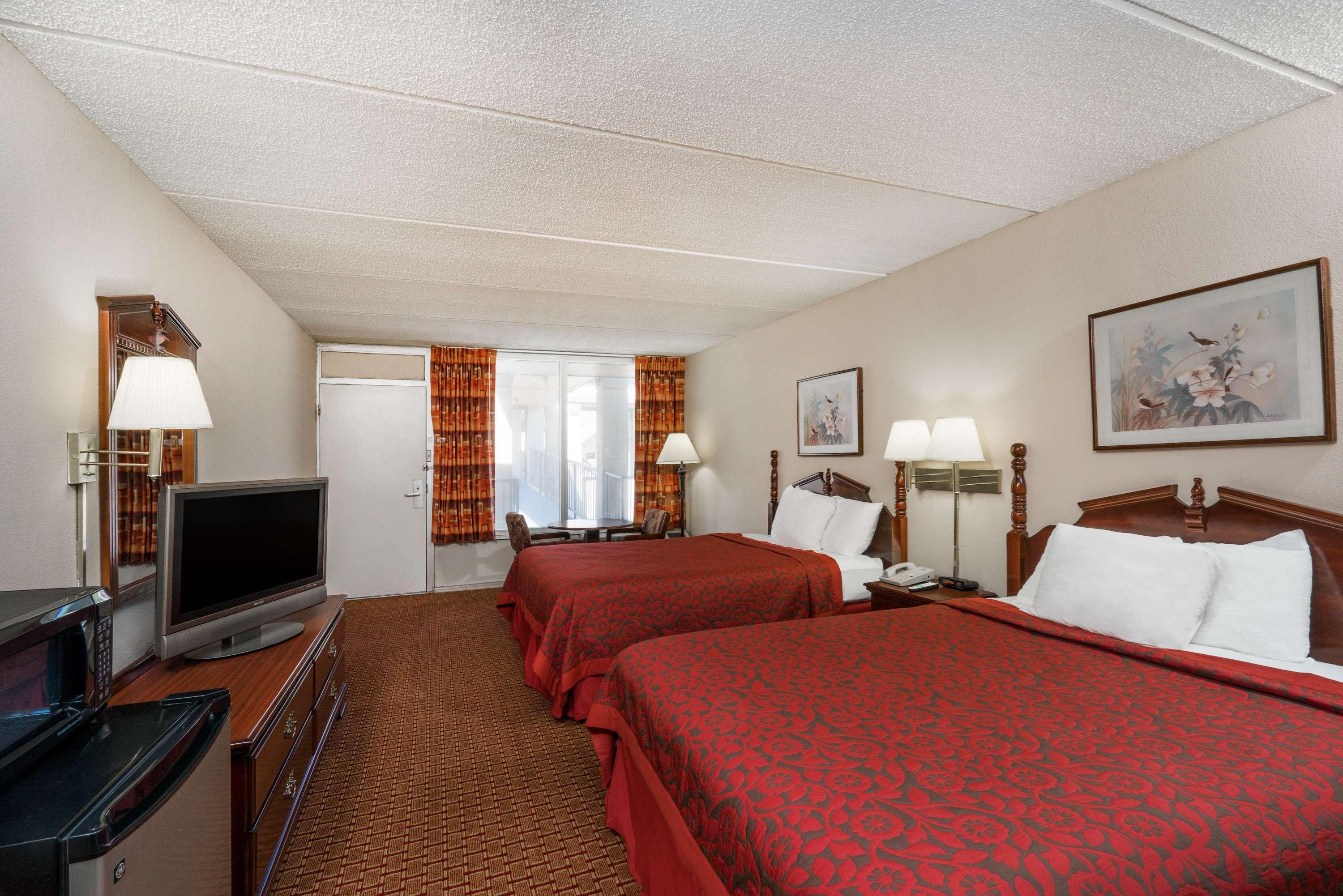 Days Inn By Wyndham Hurricane Mills Εξωτερικό φωτογραφία