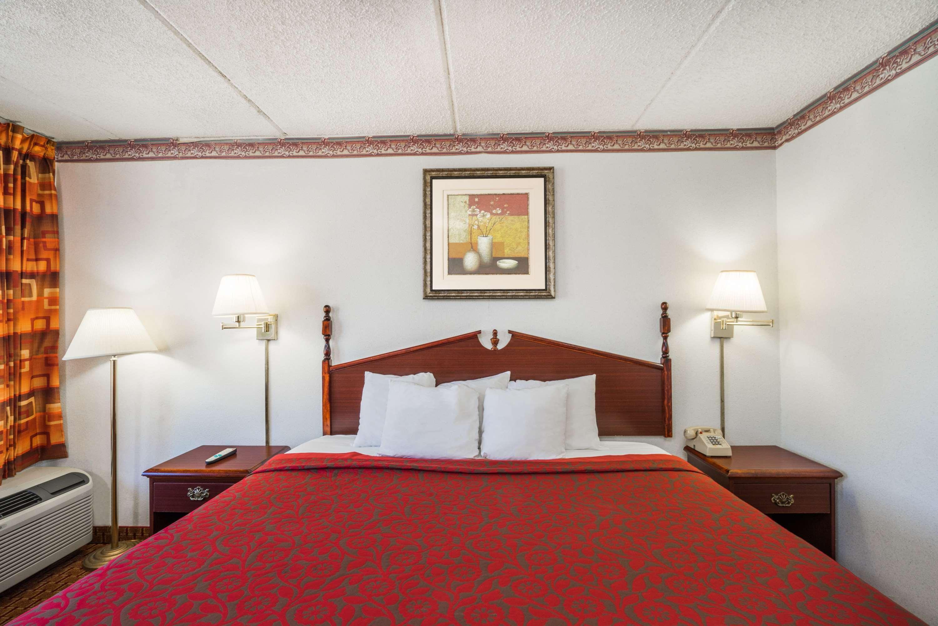 Days Inn By Wyndham Hurricane Mills Εξωτερικό φωτογραφία