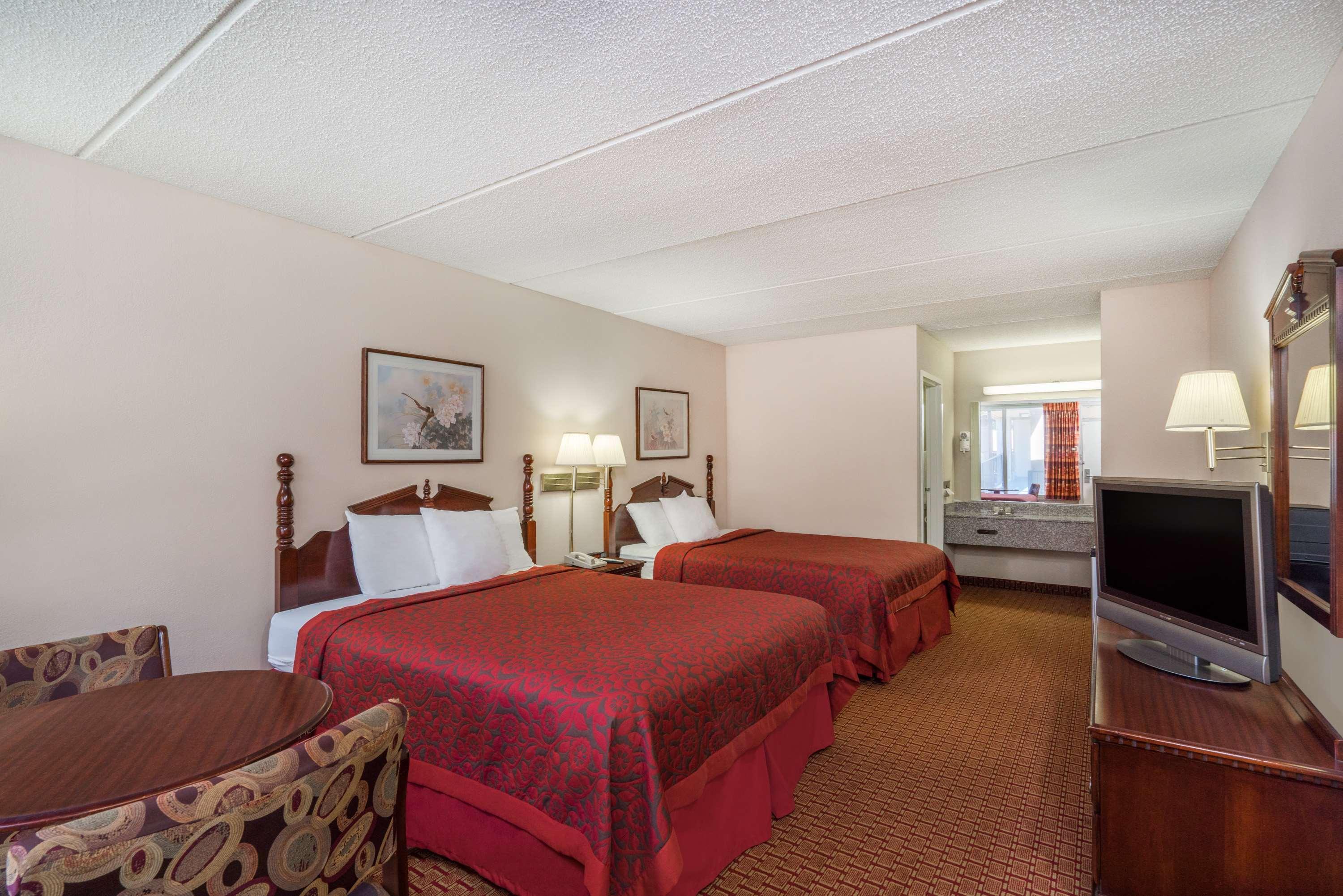 Days Inn By Wyndham Hurricane Mills Εξωτερικό φωτογραφία