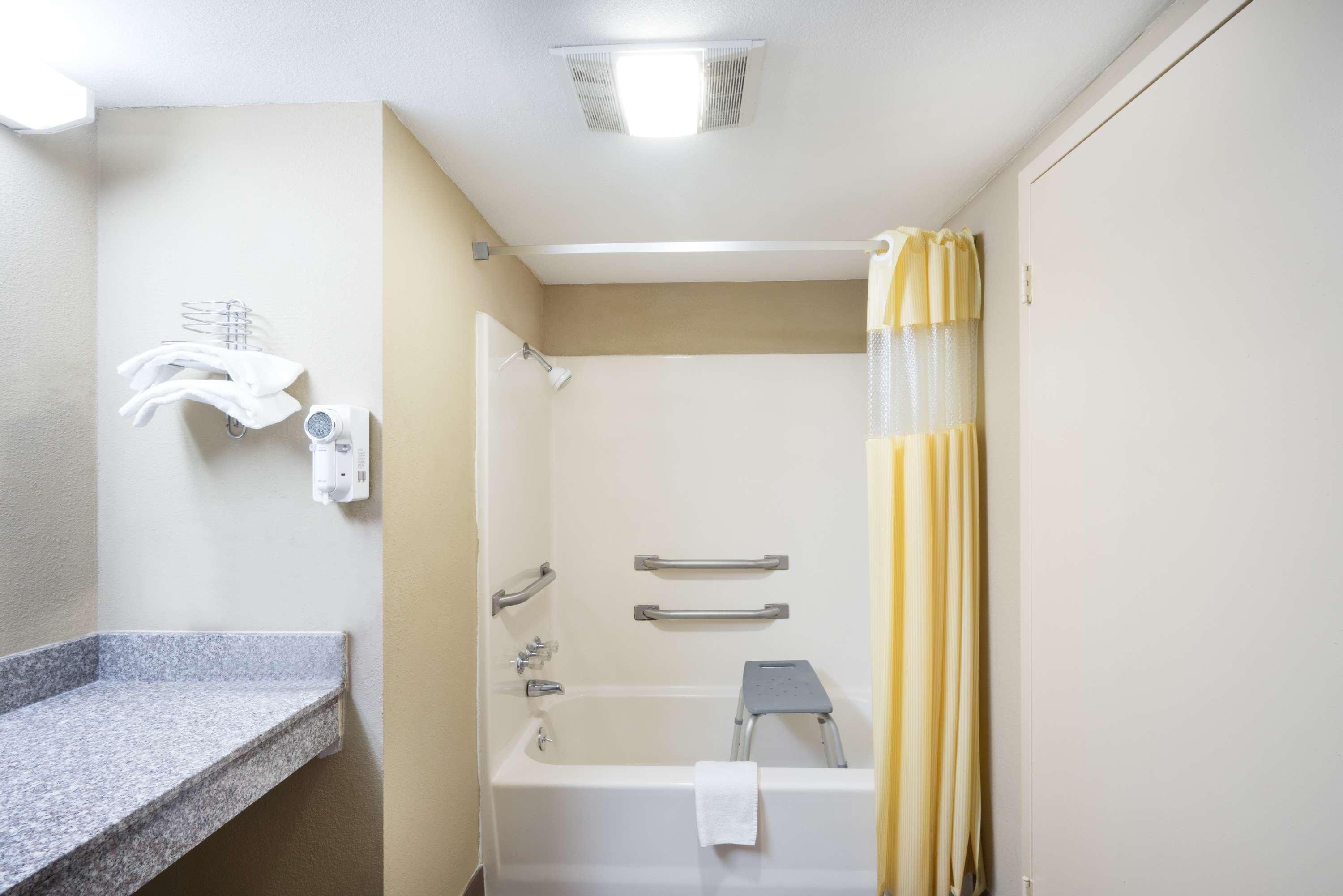 Days Inn By Wyndham Hurricane Mills Εξωτερικό φωτογραφία