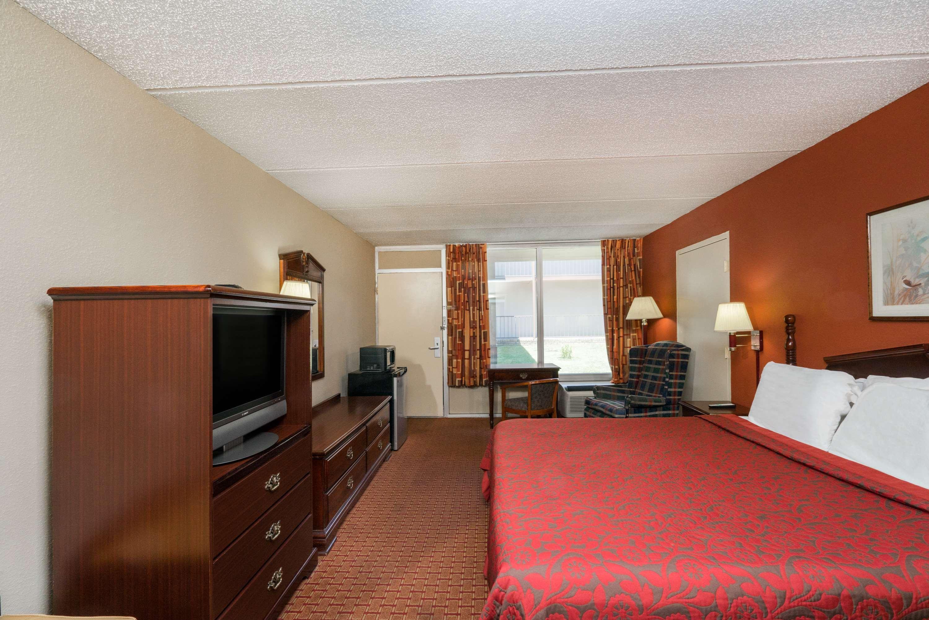 Days Inn By Wyndham Hurricane Mills Εξωτερικό φωτογραφία